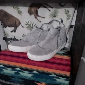 Soda suede tennis shoes